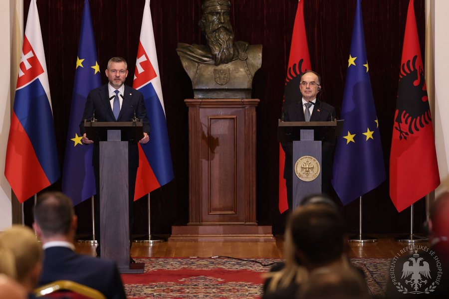 Mosnjohja e Kosovës, presidenti sllovak nga Tirana: Shqiptarët i kemi miq, por vendimi është diplomatik