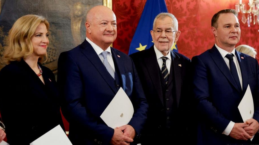 Austria pezullon bashkimin familjar për migrantët