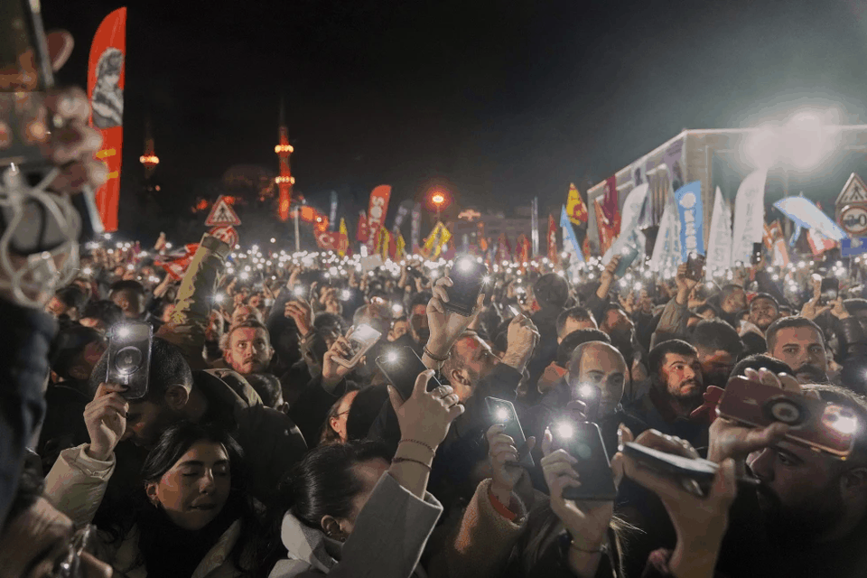 Turqia arreston 37 persona për postime në rrjetet sociale pas arrestimit të kryebashkiakut të Stambollit