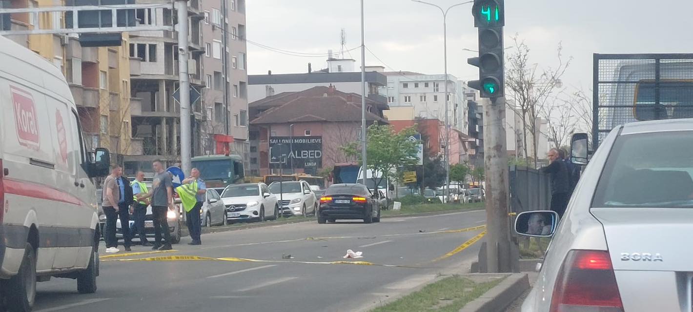 Goditet nga vetura një këmbësor në Fushë Kosovë (FOTO)