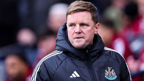 Trajneri i Newcastle-t shtrohet në spital