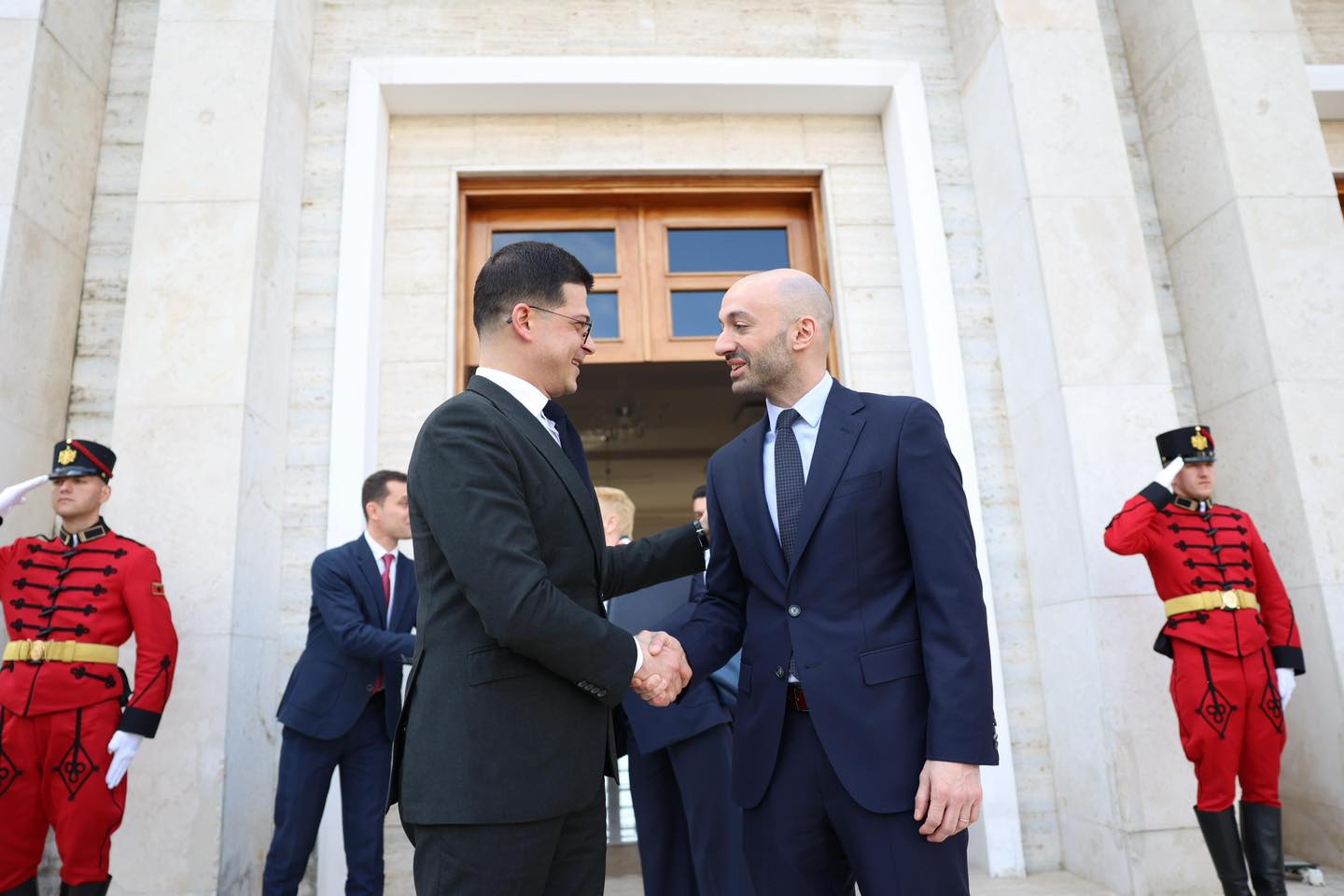 Vengu me ministrin francez: Parisi e mbështet Tiranën për anëtarësim në BE