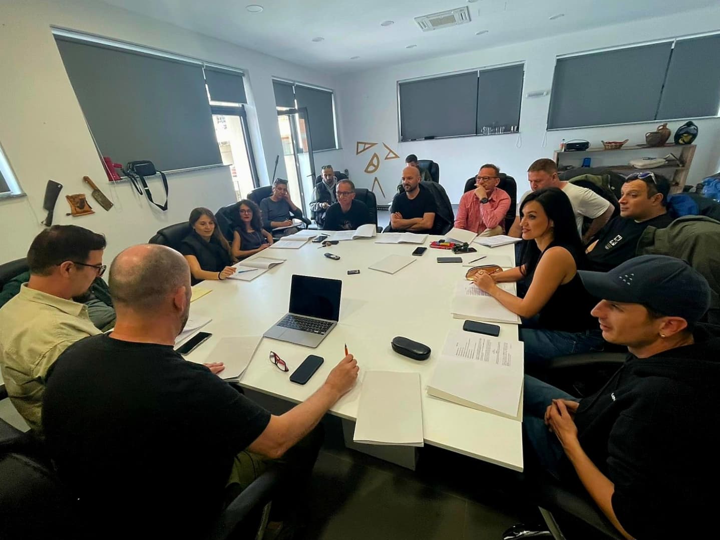 “Komedia e Zezë” së shpejti në teatrin e Prizrenit