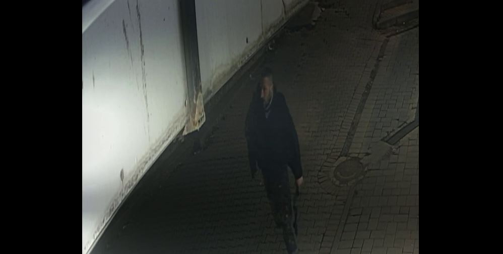 Policia kërkon ndihmë në kapjen dhe idenfitikimin e një personi