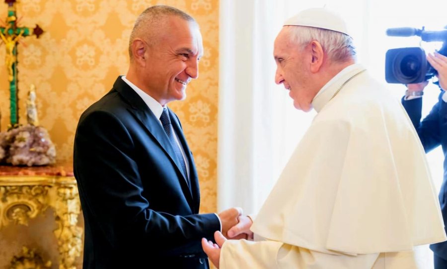 Meta pas vdekjes së Papës: Përherë falenderues për vëmendjen e veçantë që Shenjtëria e Tij i dha kombit shqiptar