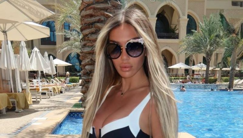 Adelina Tahiri publikon fotografi nga pushimet