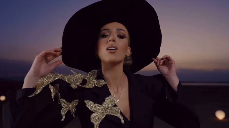 Aida Doçi zbulon pak nga kënga e re (VIDEO)