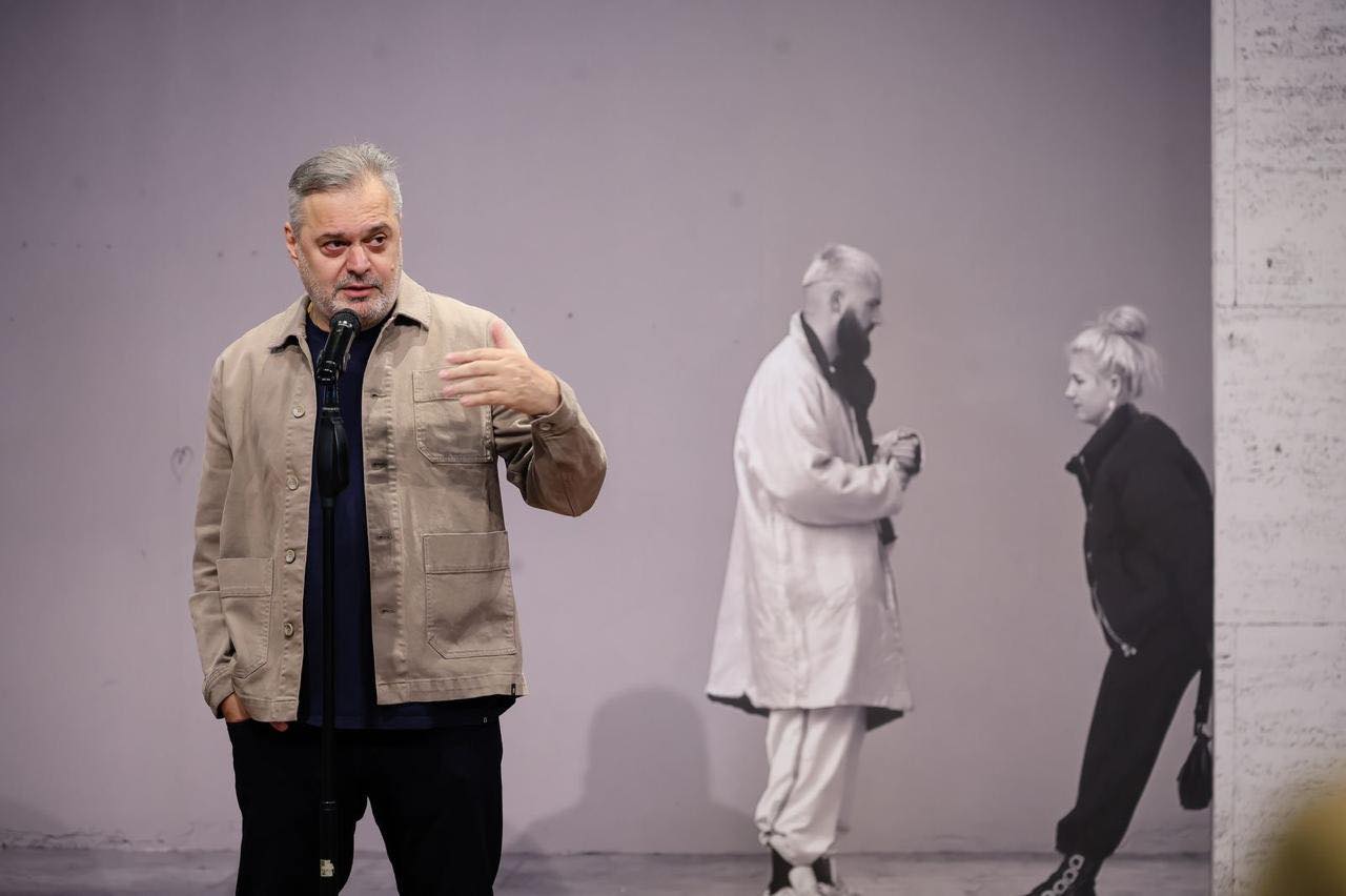 Edi Rama, i befasuar nga ekspozita “Shqiptarë të Panjohur” e Ben Blushit: Për të mos u humbur