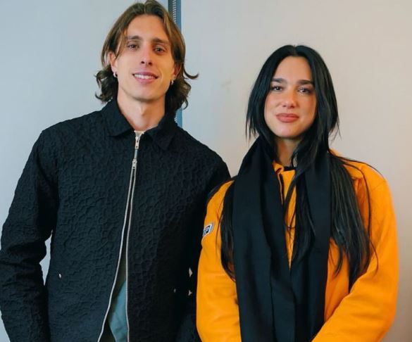 Fitorja e Arsenalit: Dua Lipa ishte e pranishme në "Emirates", krenohet Premier League