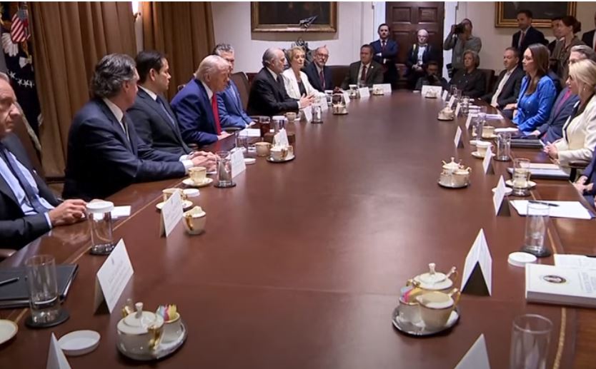 Takimi i administratës - Trump i kënaqur me efektin e tarifave (VIDEO)