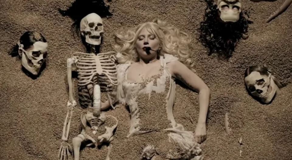 Lady Gaga me paraqitje spektakolare në Coachella