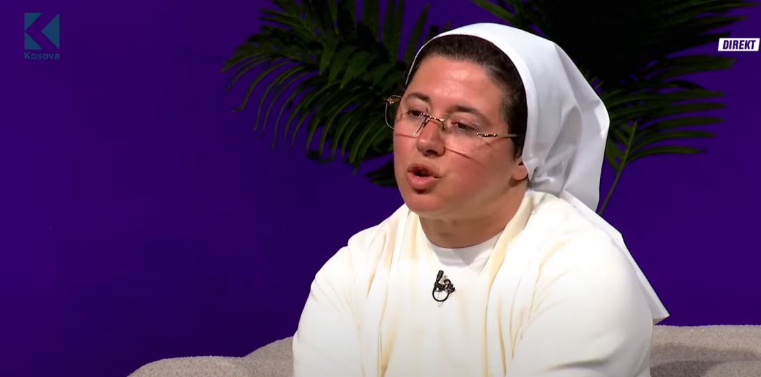 Motra e nderit mbështet Gjestin: Ai ka shumë edukatë, nuk ofendon banorët (VIDEO)