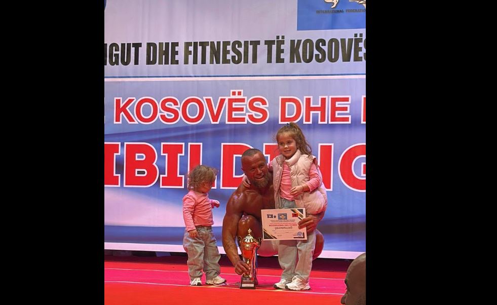 Egzon Shkololli shpallet Kampion i Kosovës në kategorinë Men’s Physique -174cm 