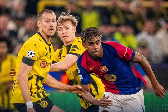 Barcelona në gjysmëfinale pavarësisht tregolëshit të Guirassy