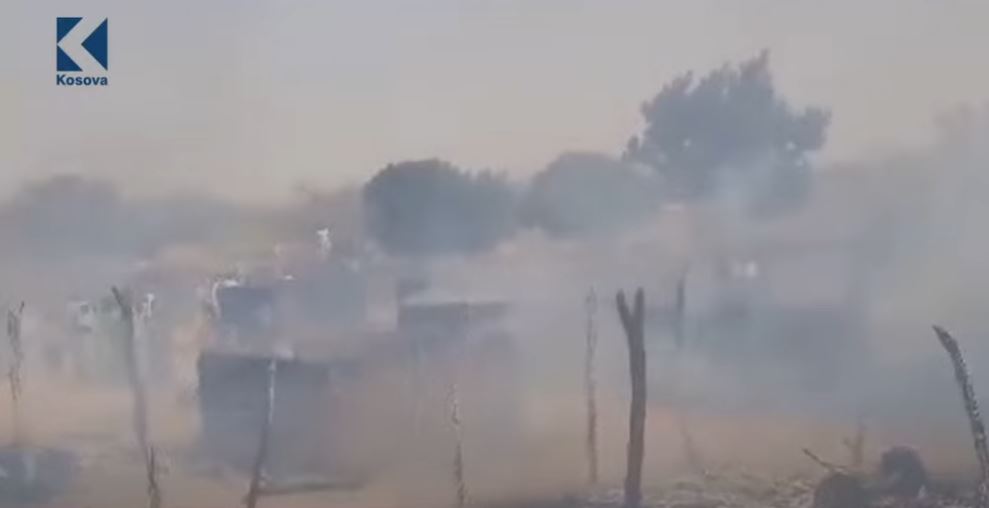 Mbi 50 shtëpi digjen në një kamp në Sudan (VIDEO)