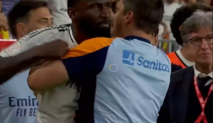 Rudiger gjuajti gjyqtarin me shishe, ja sa mund të dënohet
