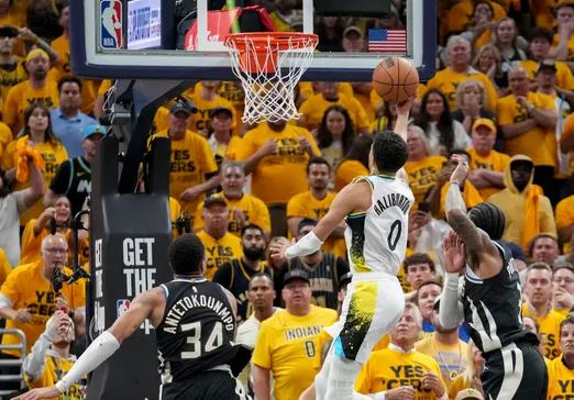 E pabesueshme, Bucks humb epërsinë shtatëpikëshe në 40 sekondat e fundit