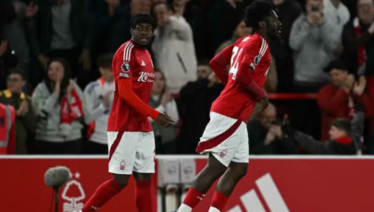 Nottinghami e mposht Unitedin, ia vështirëson Cityt punën për Champions