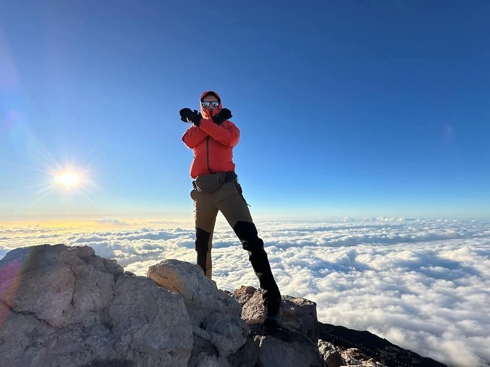 Alpinisti mitrovicas ngjitet me sukses në majën më të lartë të Spanjës