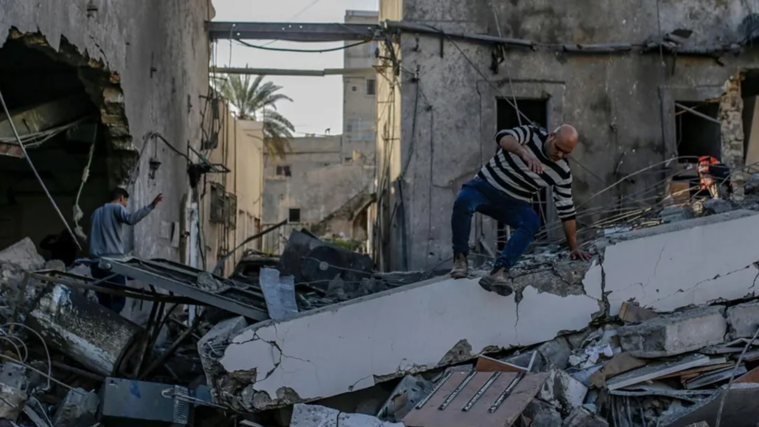Sulmi ajror izraelit shkatërron një pjesë të spitalit të fundit që ishte plotësisht funksional në Gaza