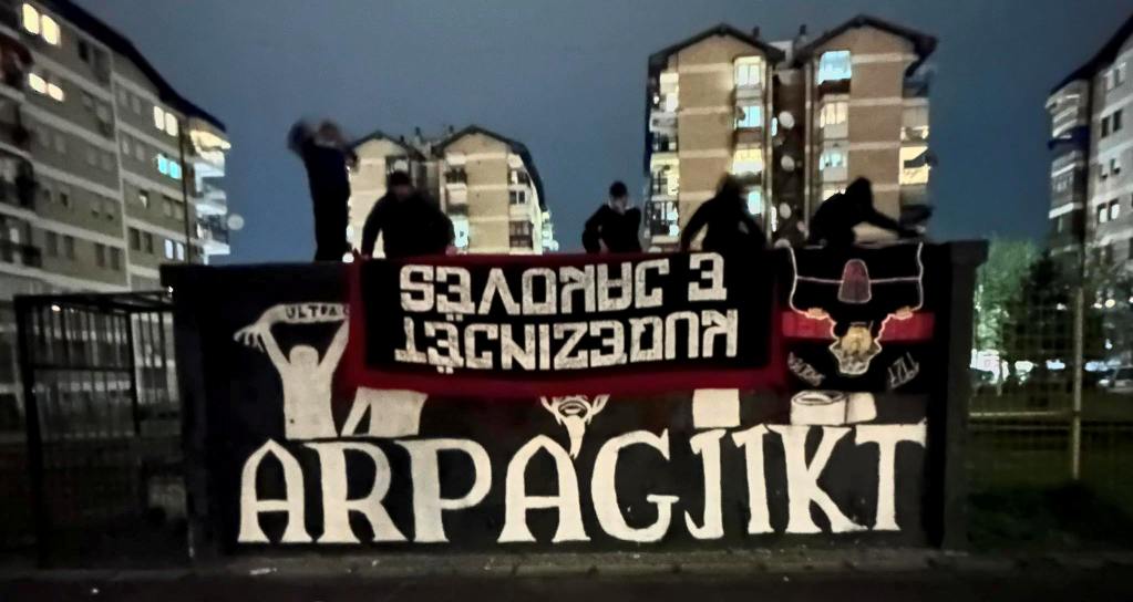 Çfarë po ndodh me tifo-skenën kosovare? - "Arpagjik't" ia marrin banerin "Kuq e Zinjve"