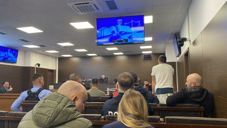 Katër serbët e arrestuar në Gjakovë do të qëndrojnë në masën e ndalimit
