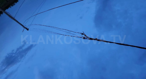Pesë vite neglizhencë institucionale, kablloja elektrike po rrezikon familjet në Cërrnillë