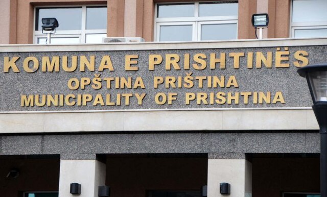 Zyrtarët e Komunës së Prishtinës të arrestuar për ryshfet ndalohen për 48 orë