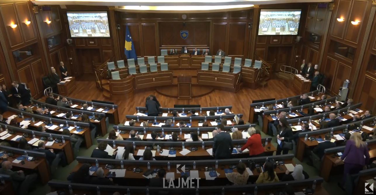 Historia parlamentare: Kush kujt i kërkonte të matet në Kuvend? (VIDEO)