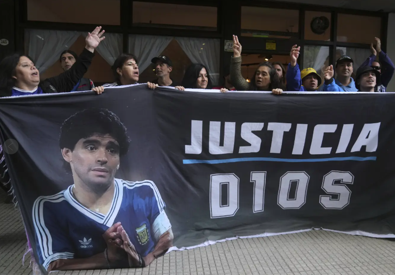 Mjekët dëshmojnë se Maradona nuk duhej t'i nënshtrohej një operacioni para vdekjes së tij
