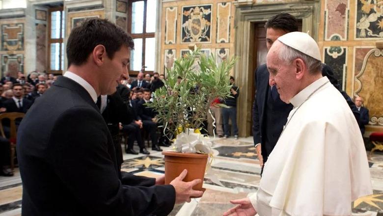 Messi falënderon Papën që “e bëri botën një vend më të mirë”