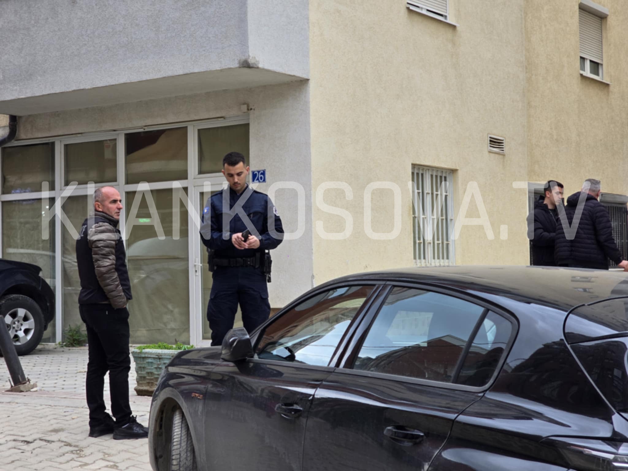 Pamje nga vendi ku vdiq polici i Kosovës