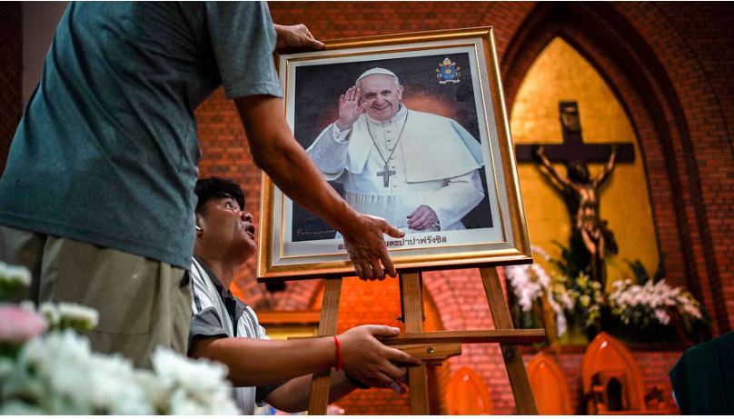 Kardinalët do të takohen pas vdekjes së Papa Françeskut, pritet të planifikojnë funeralin