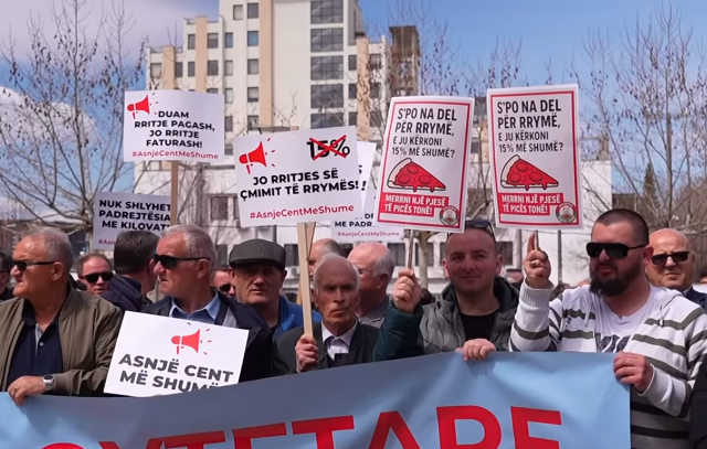 Protestues në Prishtinë, kundër vendimit për shtrenjtim të rrymës