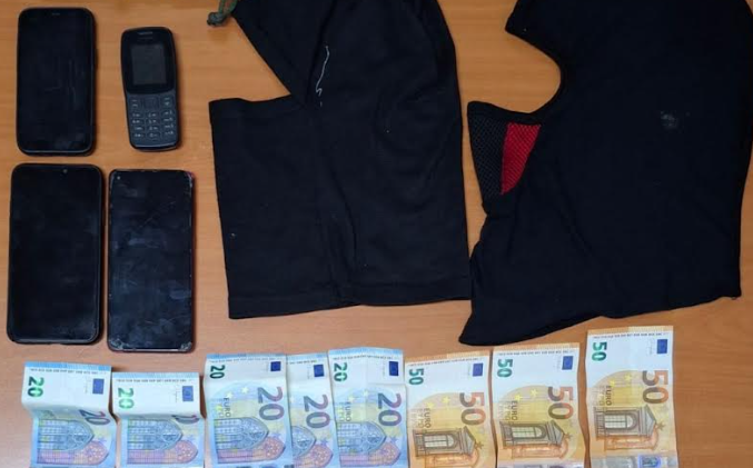 Vodhën rreth 10 mijë euro nga një shtëpi në Ferizaj, arrestohen dy të rritur dhe një i mitur