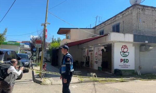 Gjuajtje me armë në zyrat e PSD-së në Tiranë, policia në ndjekje të autorëve