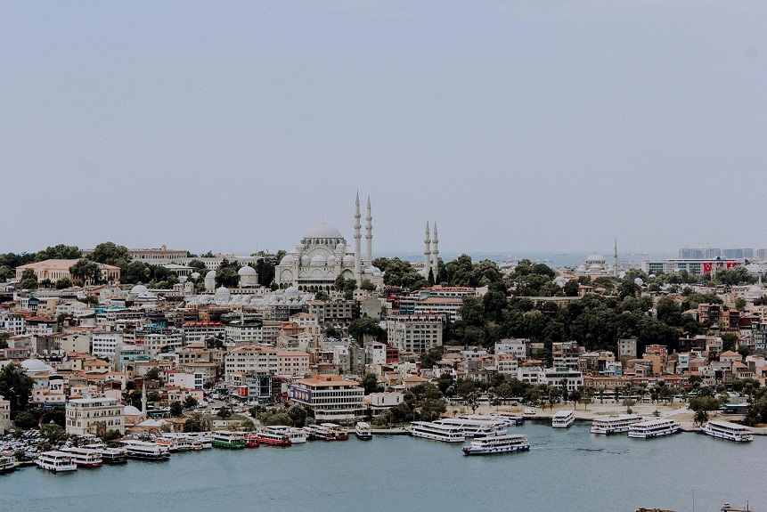 Pamje dramatike nga Stambolli, qytetarët në panik pas tërmetit të fuqishëm