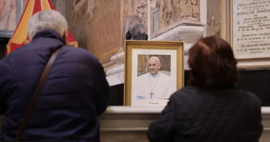 Papa Françesku dëshiroi varr të thjeshtë, shpenzimet të paguara nga një bamirës