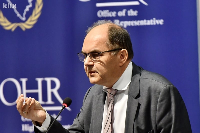 Schmidt pezullon financimin buxhetor për partinë e Dodikut