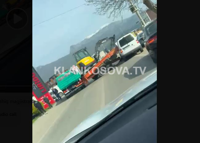 Aksident trafiku mes tri automjeteve në Raushiq