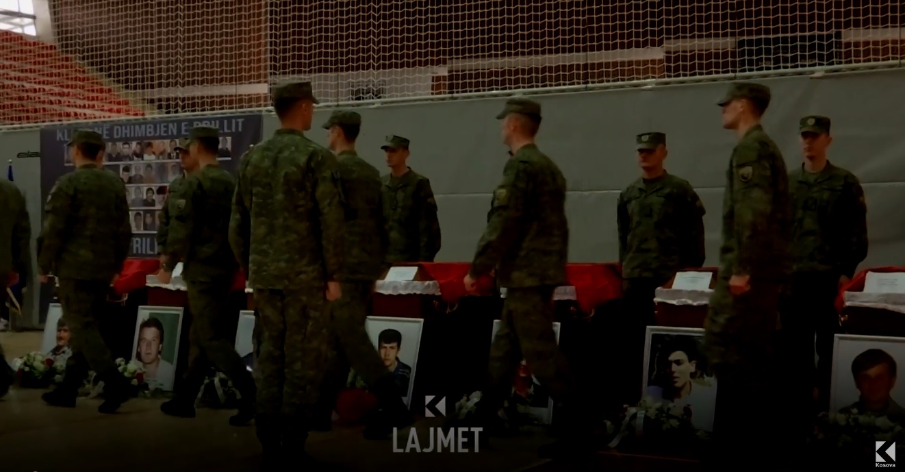 Të zhdukurit e Kralanit: Varrosja e djalit, lehtësim për nënën (VIDEO)