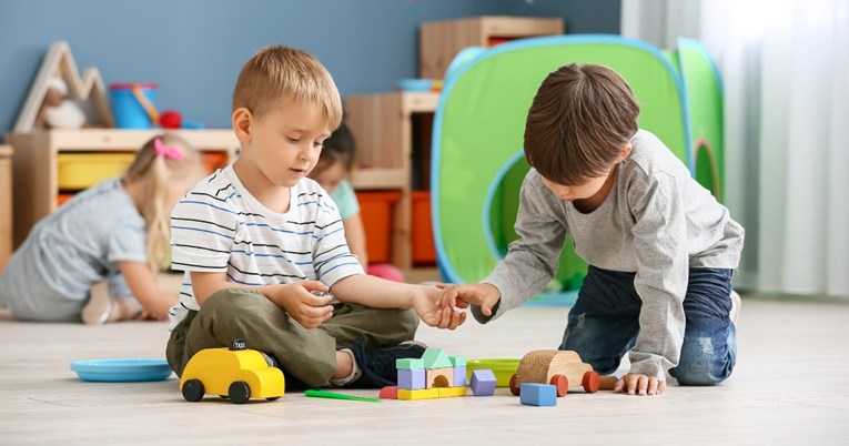Tetë aftësi të rëndësishme sociale që duhet të zhvillojmë te fëmijët