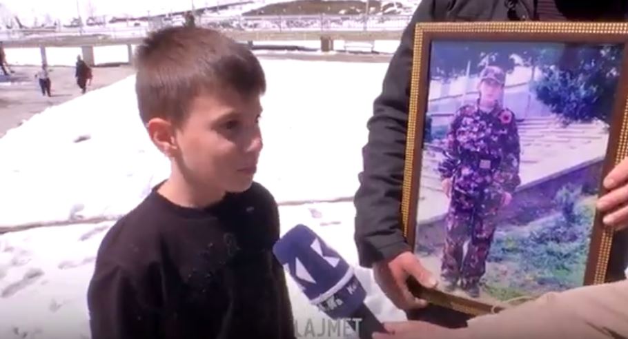 Përvjetori në Koshare: Shumë lot, por veç të krenarisë (VIDEO)