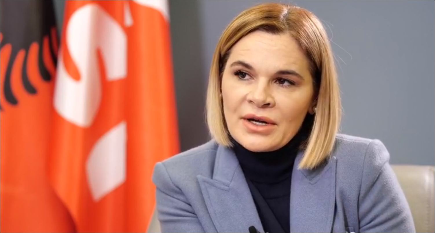“Kush po të fton ty moj zonjë?”, Kryemadhi rrëfen telefonatën me Yuri Kim gjatë protestës për Klodian Rashën