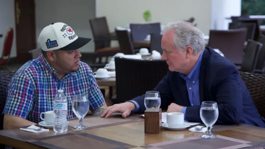 Senatori amerikan takon një burrë të deportuar gabimisht në El Salvador