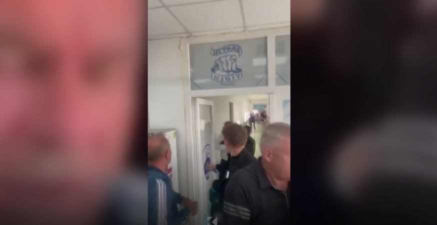 Përleshje pas përfundimit të ndeshjes në Ligën e Dytë