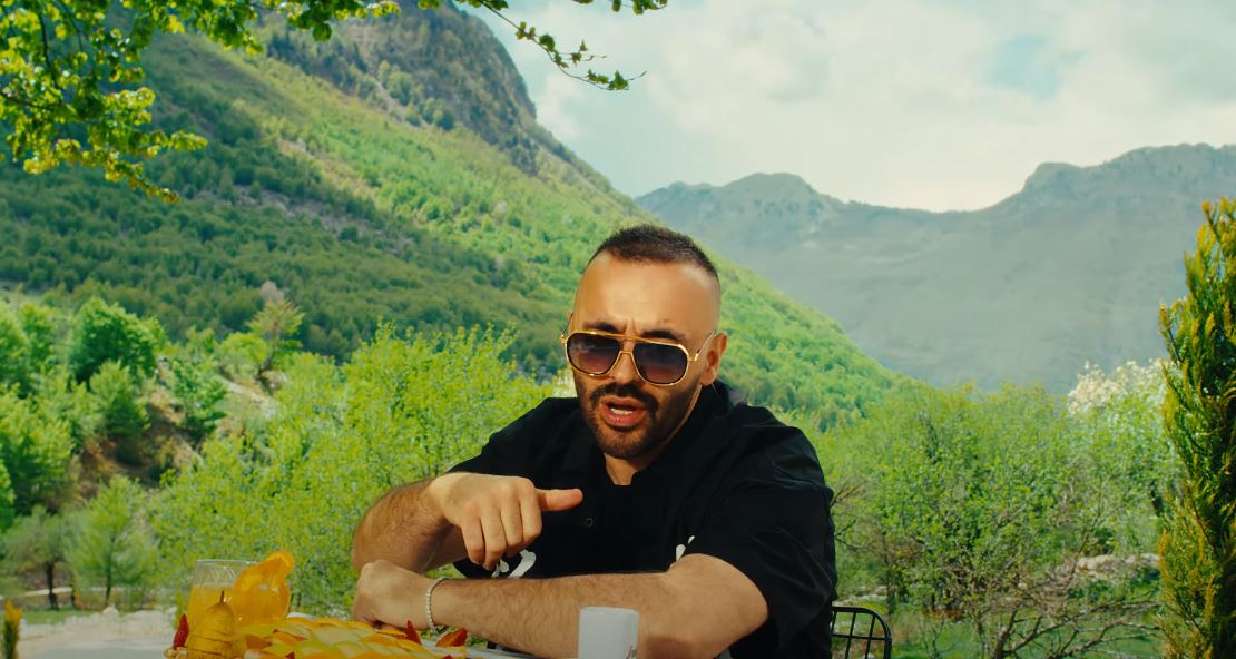2Ton po xhiron klipin e ri?