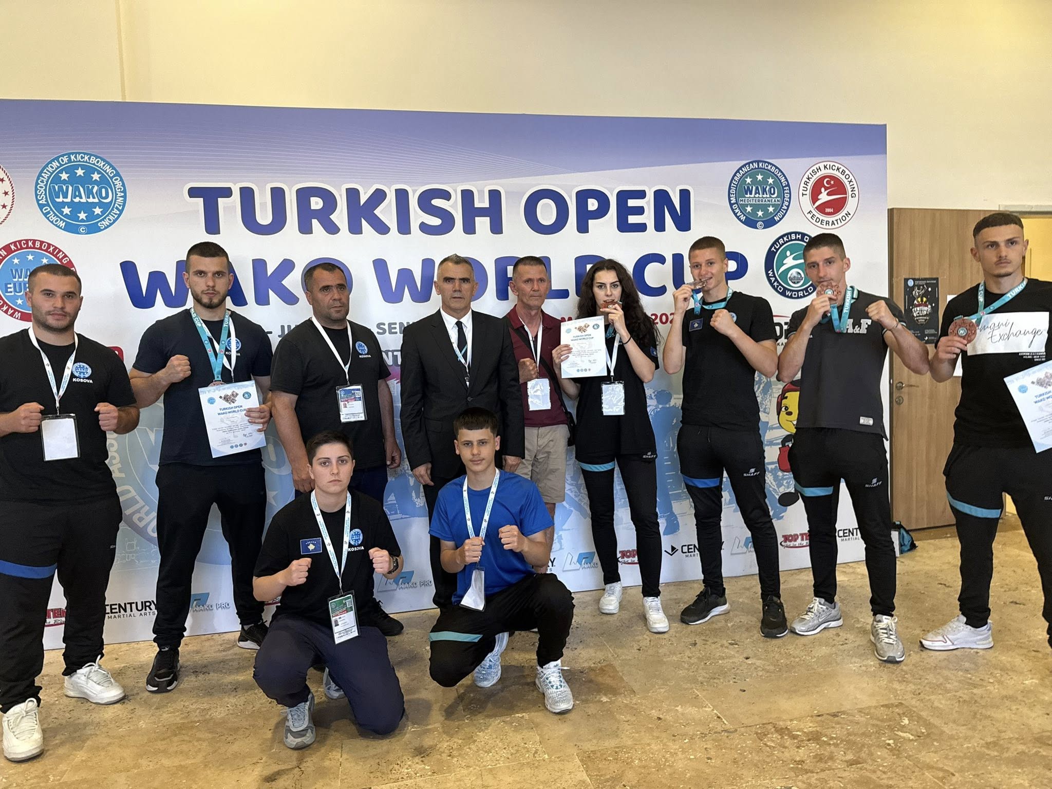 Kosova shkëlqen në Antalia: Gjashtë medalje nga Kupa e Botës në kick-boks 