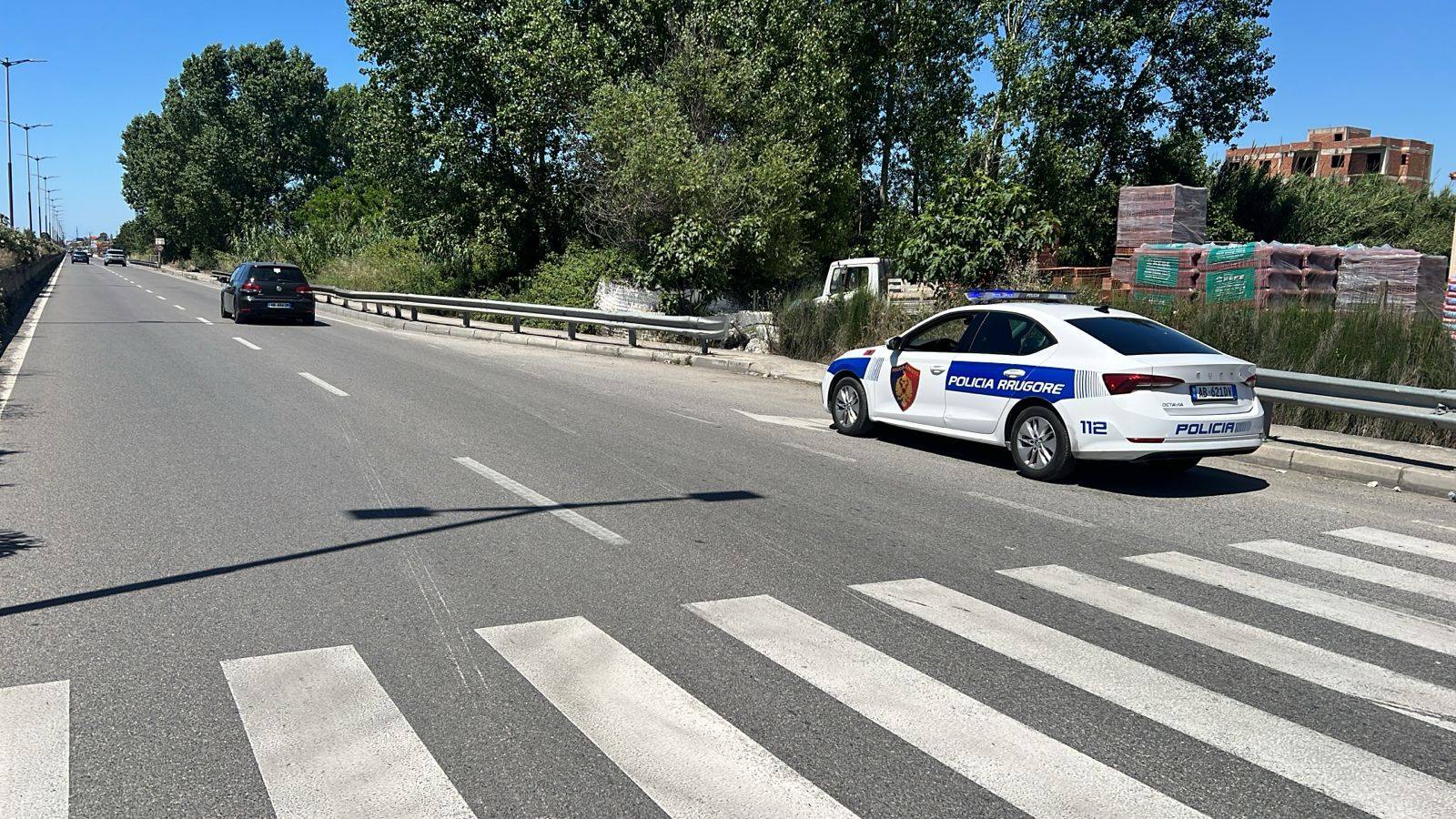 Gjakovari tenton t'i korruptojë me para policët në Shqipëri