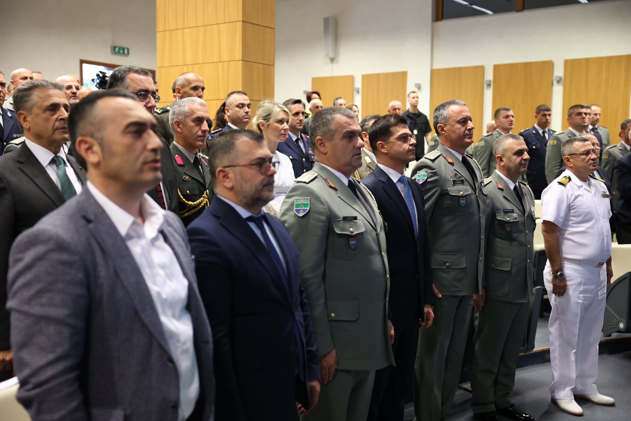 Përfundohet Kursi i Lartë i Sigurisë dhe Mbrojtjes në Shqipëri, ka ushtarakë edhe nga Kosova